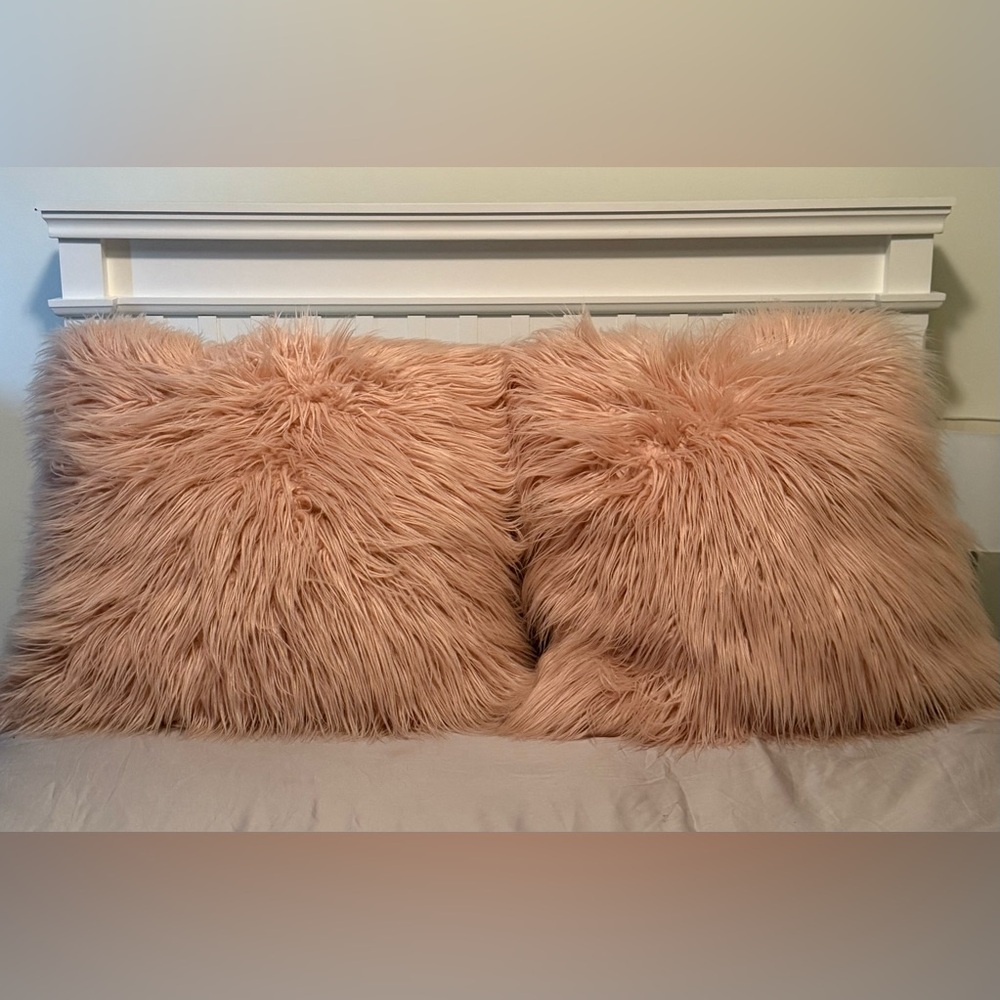 Luxurious Faux Fur Pillows - Peach